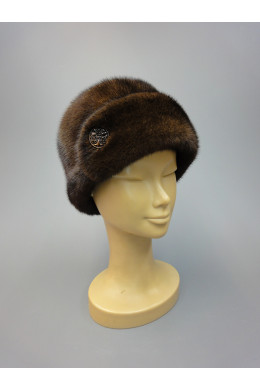 Женская норковая шляпка с брошью коричневого цвета